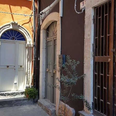 Il Pozzo Di Santa Teresa Apartment คาตาเนีย ภายนอก รูปภาพ