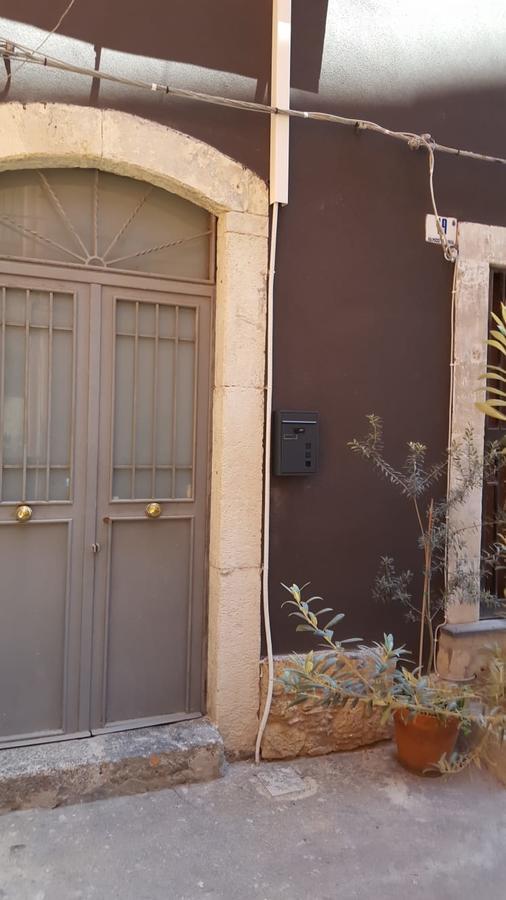 Il Pozzo Di Santa Teresa Apartment คาตาเนีย ภายนอก รูปภาพ